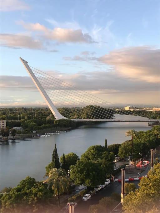 Apartamento Tu Oasis De Lujo Junto Al Guadalquivir Sevilla Exterior foto